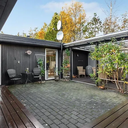 Malti - 300m From The Sea By Interhome *